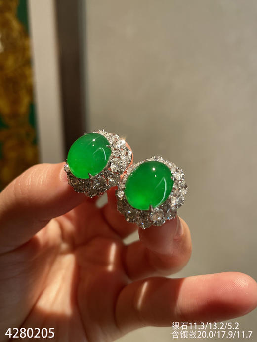 老坑近玻璃种艳绿蛋面耳钉【4280205】具体价格微信咨询 商品图0