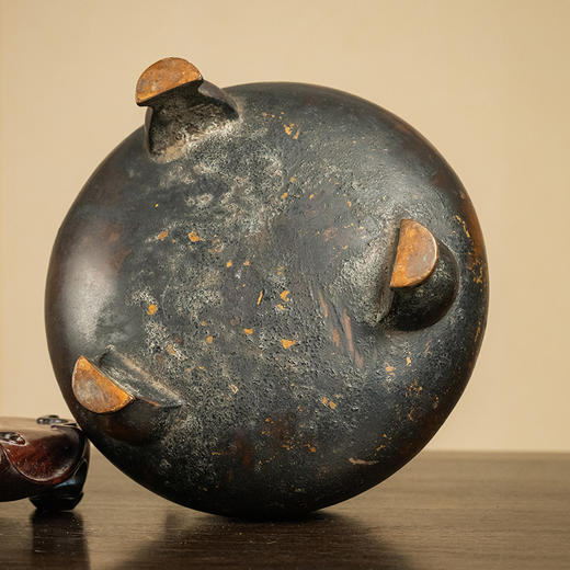 清 铜方耳三足鼎式炉（红木盖座） 商品图3