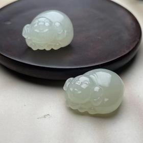 和田玉吊坠-小猪仔