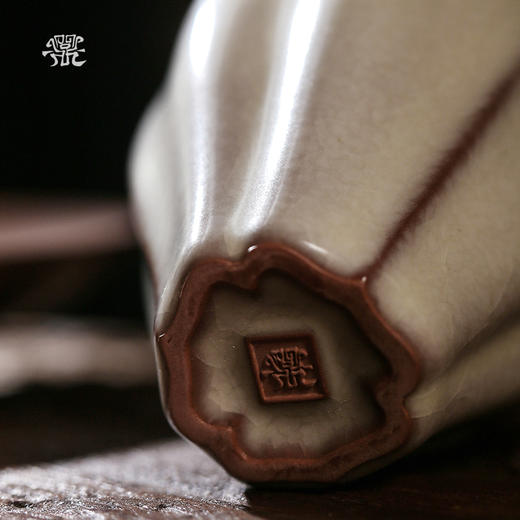 问鼎哥窑致巧款佛手杯 商品图4