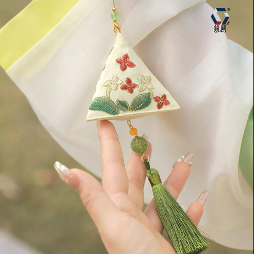 【端午养生香包】刺绣挂脖香囊 端午节艾叶三角香包 可爱熊猫绿竹香囊 商品图2