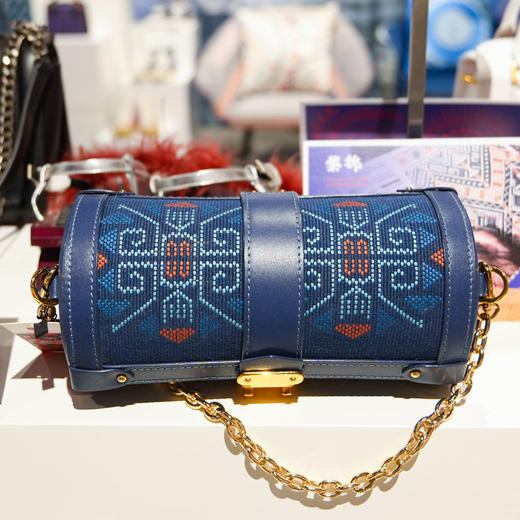 深山集市·黎锦几何纹圆筒腋下包 商品图0