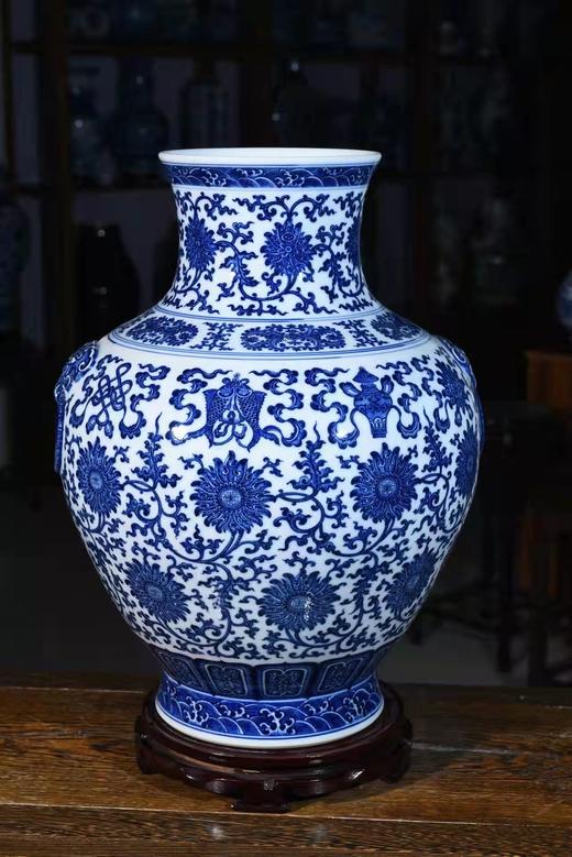 柴窑青花缠枝莲托八宝辅首双耳尊 商品图0