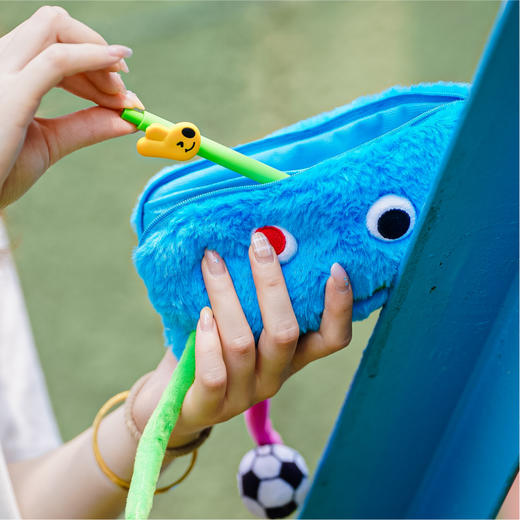 咔哒心系列毛绒笔袋 商品图1