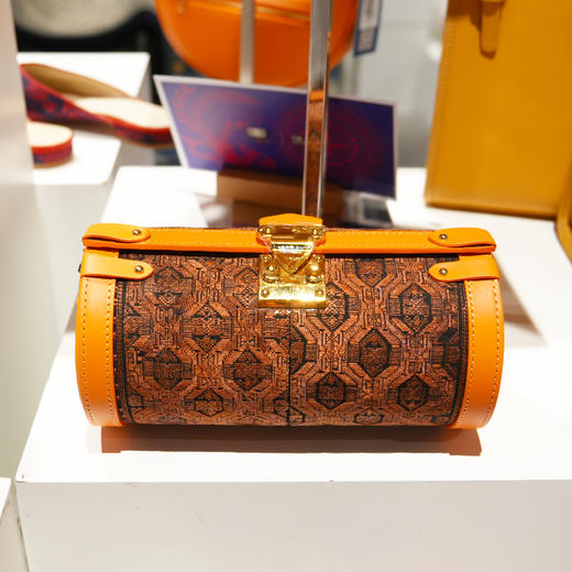 深山集市·橘色数纱绣横板圆筒包 商品图2