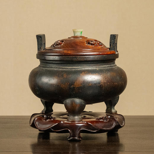 清 铜方耳三足鼎式炉（红木盖座） 商品图0