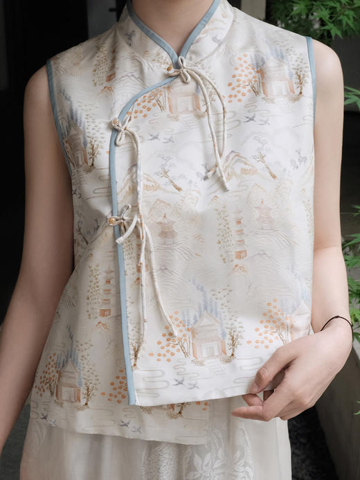 盛唐婧 |斜襟亭台楼阁山水提花马甲-米白 商品图5