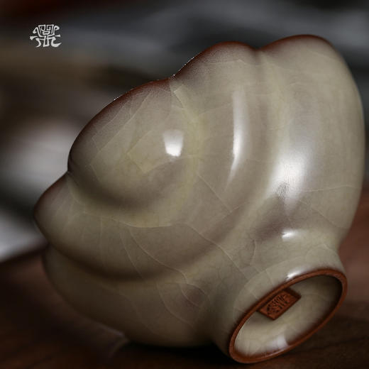 问鼎哥窑致巧款蔷薇杯 商品图3