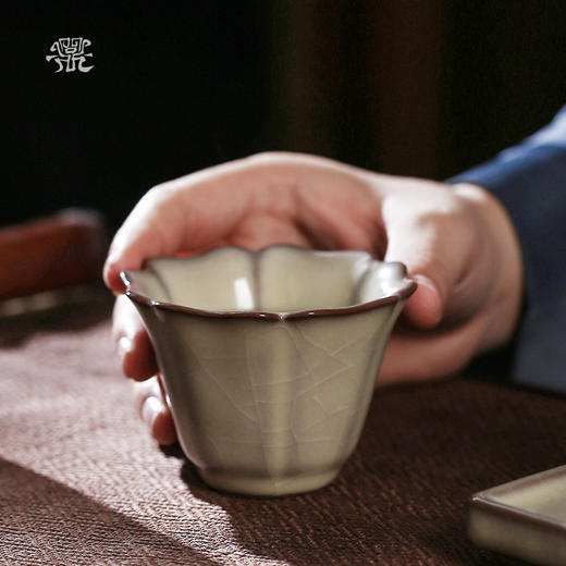 问鼎哥窑致巧款宛芳杯 商品图1