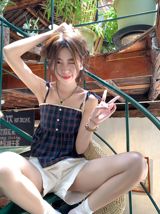 <曾小咸推荐>微信粉丝秒杀专场 仅此今天 活动结束下架【心动棋盘格】格子吊带 日常129.99 立减80 秒杀49.99！！ 商品图0