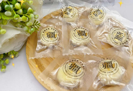 爆浆酸奶疙瘩✨
每一口都爆出好味道💯
真空锁鲜、配料简单～0反式脂肪酸
软糯不甜腻😋奶味十足✌精选新疆优质奶源制作～吃的放心😊吃的健康☘️250克/袋，一组两袋 商品图2