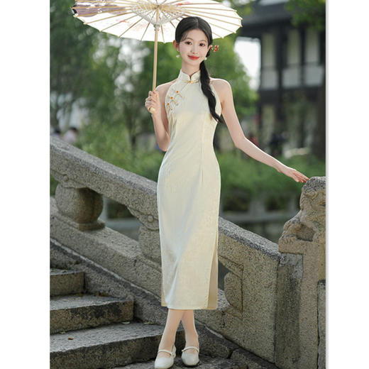 2024夏季新款现代少女日常时尚改良新中式长款露肩挂脖旗袍SYK183623 商品图3