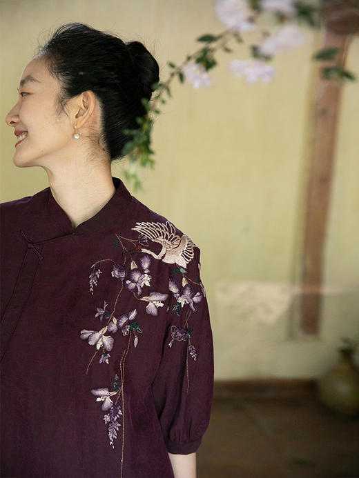 牧衣游原创 手工刺绣紫香云纱连衣裙新款龟裂纹复古改良旗袍 流水 商品图3