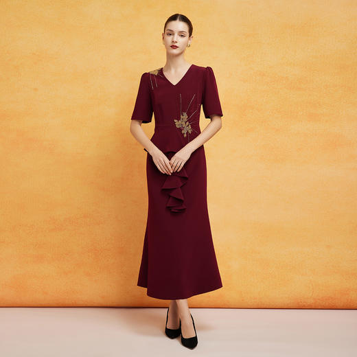 PF8L1斯尔丽2024新款醋酸面料长款宴会礼服重工钉珠设计感挡肉连衣裙 商品图3