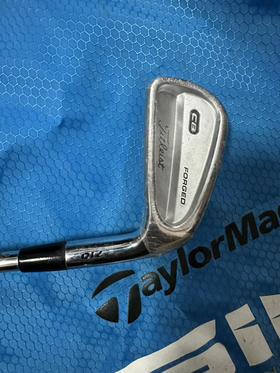 W高尔夫球杆
Titleist710CB铁杆，7号铁单支，杆身950R硬度