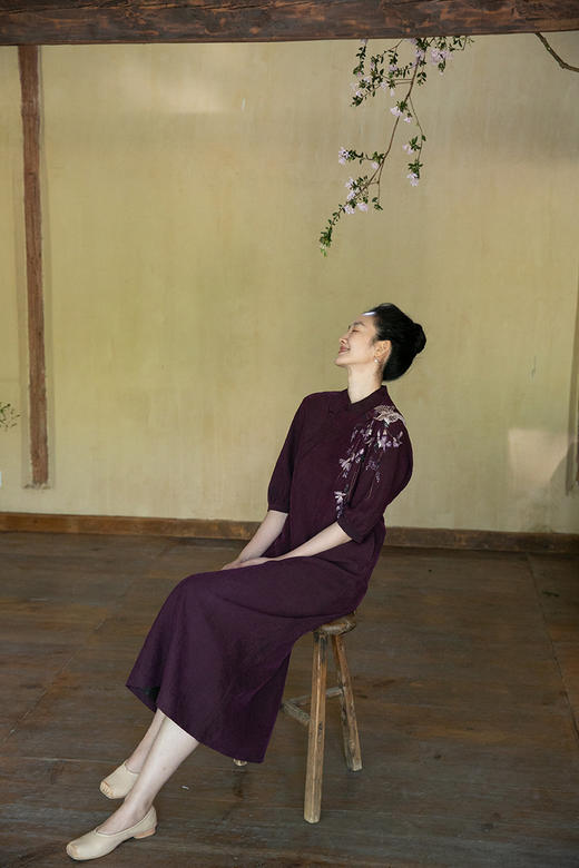 牧衣游原创 手工刺绣紫香云纱连衣裙新款龟裂纹复古改良旗袍 流水 商品图5