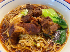 招牌竹升面 /大块吃肉才爽口！