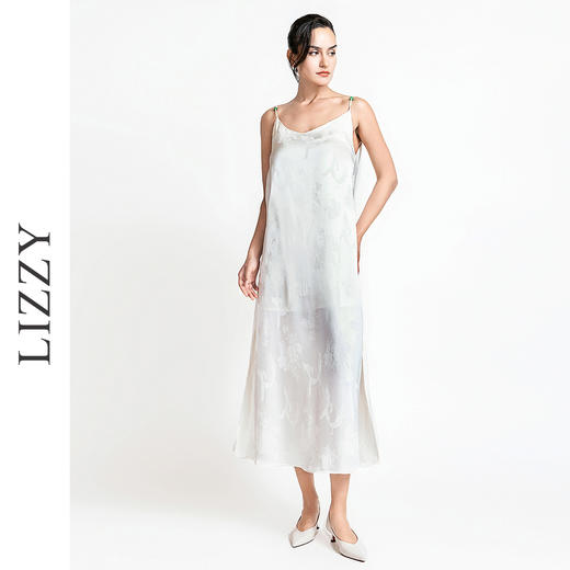 LIZZY2024国风新中式U领廓版型优雅提花缎玉石珠吊带连衣裙7942 商品图3