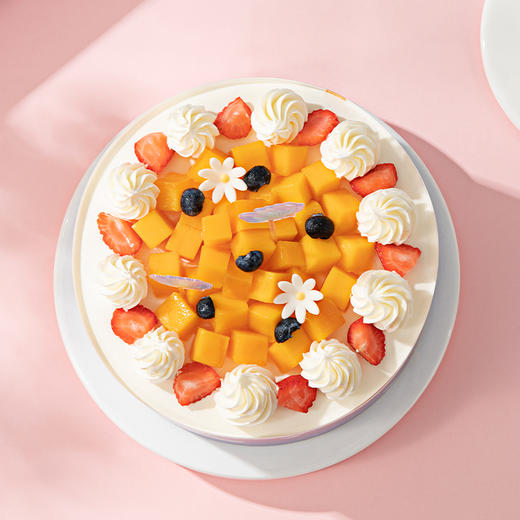 【浪漫满屋】冰淇淋蛋糕，缤纷夏日在清香白桃乌龙雪山之上，是满铺的鲜芒果鲜草莓；尽享鲜果冰淇淋蛋糕的甜蜜与清爽，幸福滋味尽在其中（海口幸福西饼) 商品图1