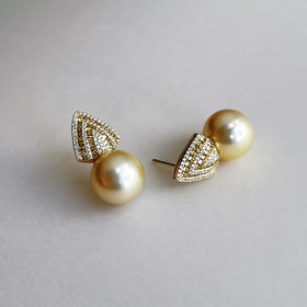 CLASSIC系列 18K镶钻石和天然金色南洋珠 耳钉