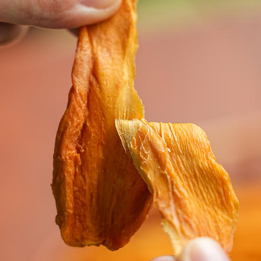 不加糖的「手工芒果干」 配料鲜芒果「一方云拾」新品！当季自然熟品种！拒绝糖精、香精、色素、防腐剂！大大块厚切果干！酸甜软糯有嚼劲！芒果脑袋小心炫上瘾 商品图5