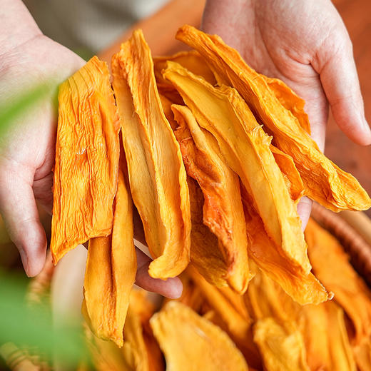 不加糖的「手工芒果干」 配料鲜芒果「一方云拾」新品！当季自然熟品种！拒绝糖精、香精、色素、防腐剂！大大块厚切果干！酸甜软糯有嚼劲！芒果脑袋小心炫上瘾 商品图4