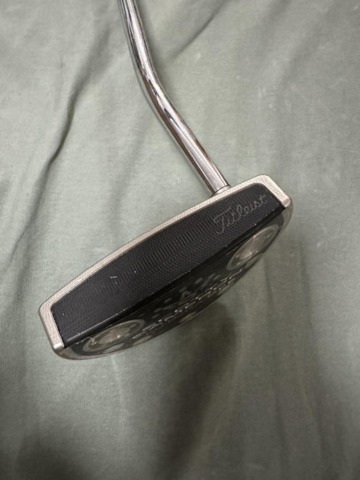 W泰勒利斯高尔夫球杆
Titleist Scotty Cameron FUTURA 5CB推杆。
尺寸:34
最新款，半圆型，非常平衡，方向准。
原装新款握把 商品图2