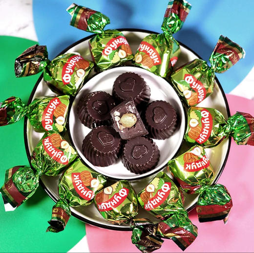 俄罗斯巧力莲牌整粒榛仁夹心巧克力-500g 商品图1