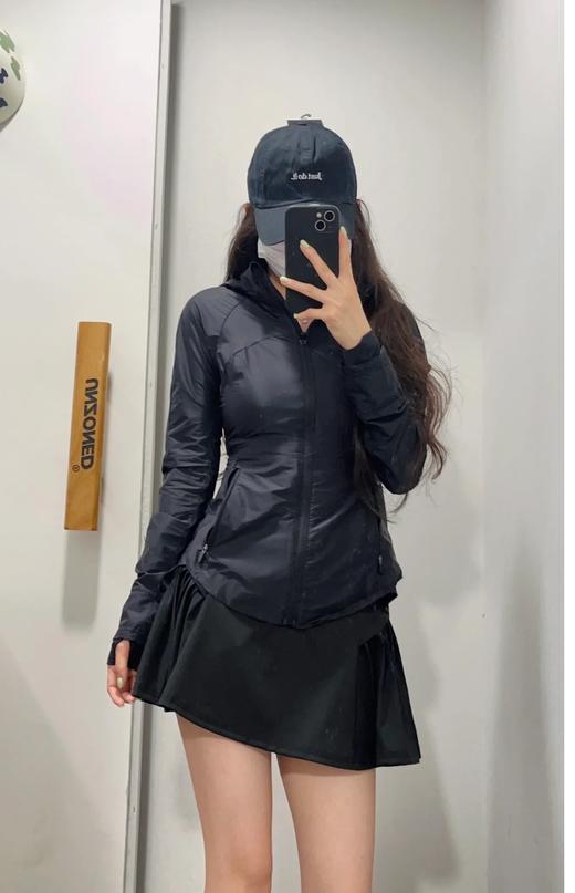 点此购买 lululemon Goal Smasher 女士运动防晒外套夹克 LL 290248 商品图4