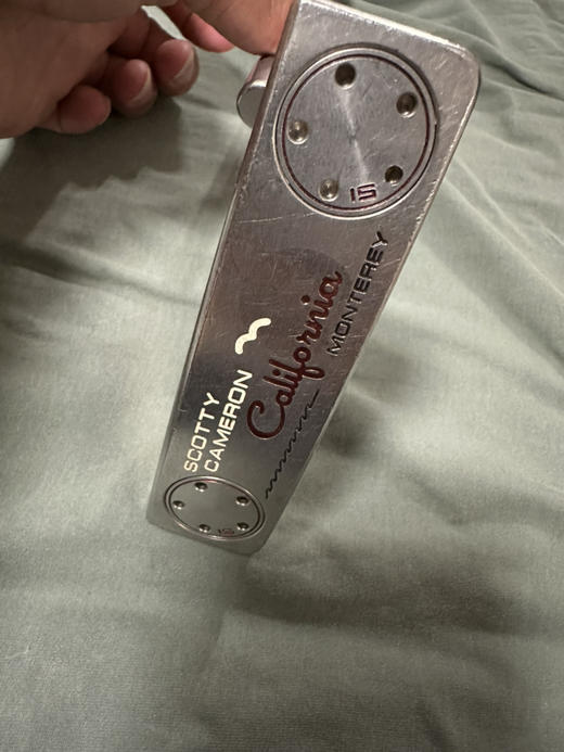 W高尔球杆
Titleist推杆 Scotty Cameron 
尺寸:34
非常平衡，方向准
喜欢条形推杆球手可选 商品图0