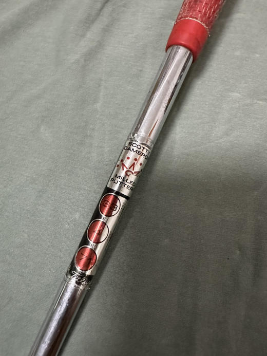 W皇冠泰勒利斯高尔夫球杆
Titleist Scotty Cameron 推杆。
尺寸:33
最新款，半圆型，非常平衡，方向准。
原装新款握把 商品图4