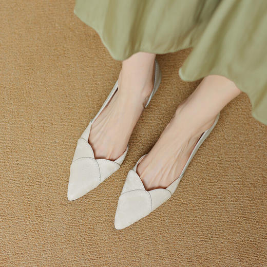 【预售5天】法式复古新款单鞋女粗跟中空鞋通勤百搭尖头浅口小跟鞋韩版仙女鞋JLY&1917 商品图1