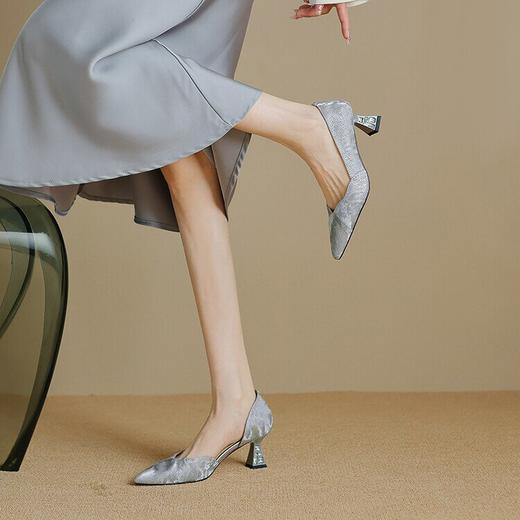 【预售5天】法式复古新款单鞋女粗跟中空鞋通勤百搭尖头浅口小跟鞋韩版仙女鞋JLY&1917 商品图4