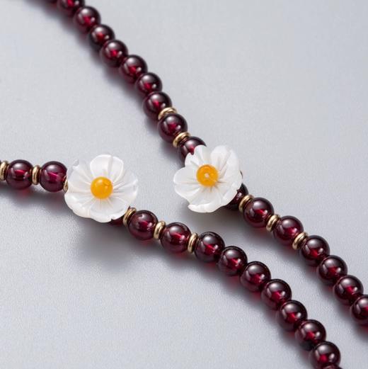 天然石榴石贝壳花朵三圈手串 搭配蜜蜡精致气质礼物国庆闪购 商品图3