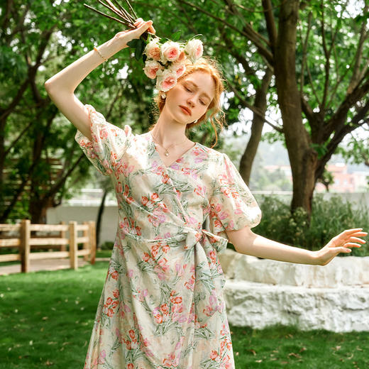 欧芮儿法式复古V领收腰碎花连衣裙女夏季2024新款收腰茶歇印花裙 商品图1