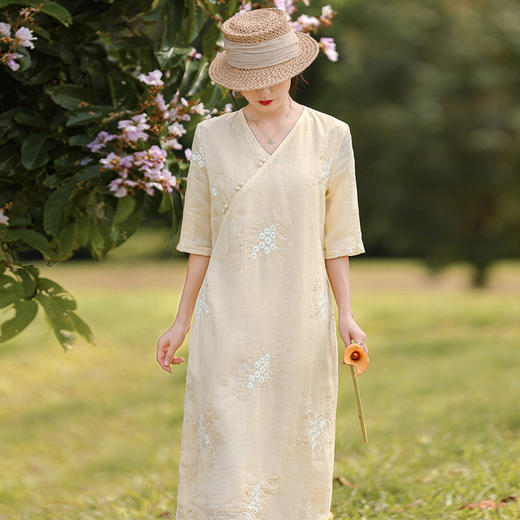 HM2024春装新品中国风苎麻刺绣连衣裙改良V领中袖文艺绣花A字裙长裙 商品图1