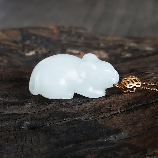 【天然正品】AU750精品玫瑰金镶天然金钱鼠造型且末料结构细和田玉（机敏、招财）吊坠项链170524TJ09 商品图3