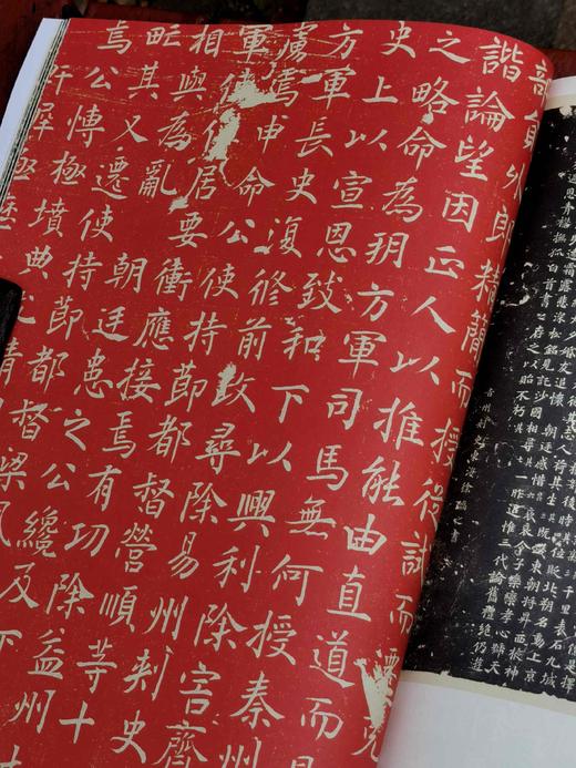 《文翰琳琅：唐代诗人石刻文献展》，八开本，规格260*370毫米，约200页，进口木浆纸高清精印，不反光。售价168元。 商品图10