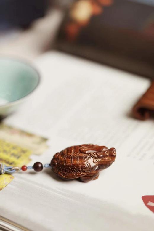 海黄【龙龟】手把件 商品图3