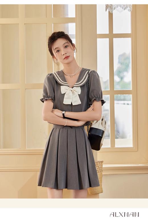 鹿向南《墨尔本早课》灰色短款学院风半身裙LXN305155BSQ 商品图1