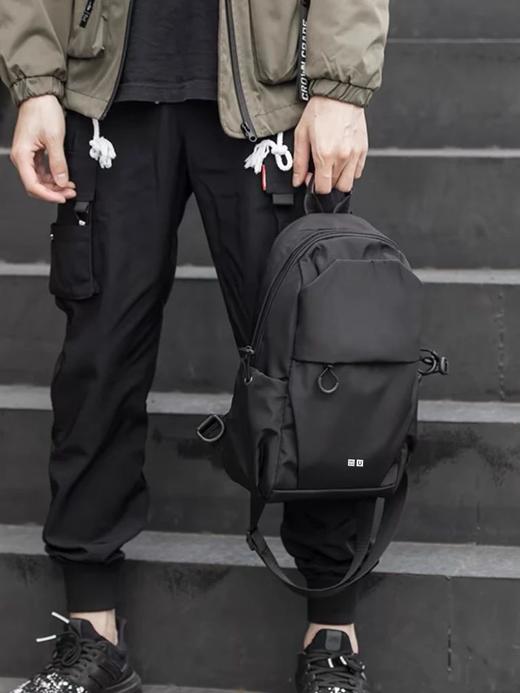 优衣库新款斜挎胸包 商品图1