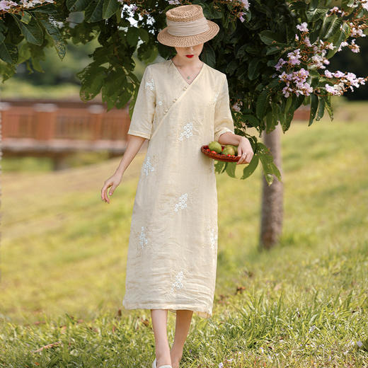 HM2024春装新品中国风苎麻刺绣连衣裙改良V领中袖文艺绣花A字裙长裙 商品图0