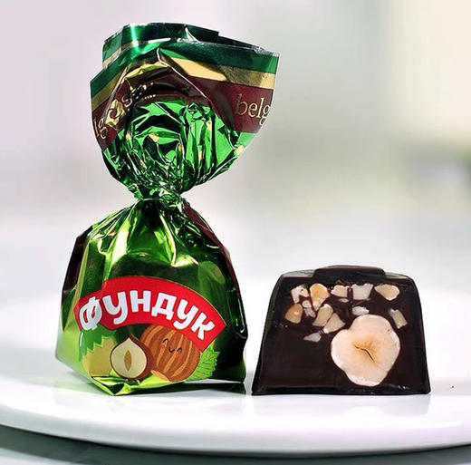 俄罗斯巧力莲牌整粒榛仁夹心巧克力-500g 商品图2