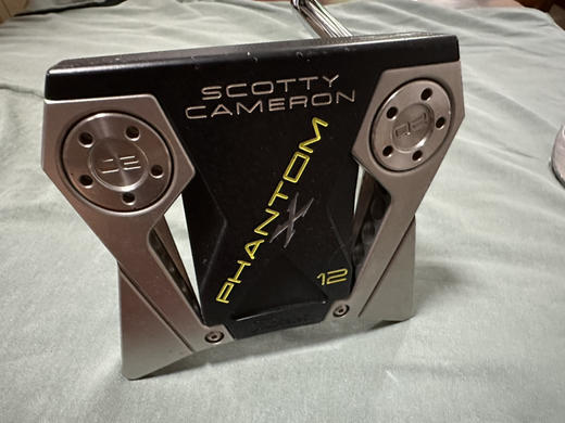 W泰勒利斯高尔夫球杆
Titleist Scotty Cameron 2022 X12推杆。
尺寸:33
最新款，冠军JT 同款，非常平衡，方向准。
原装新款握把 商品图0