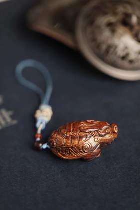海黄【龙龟】手把件