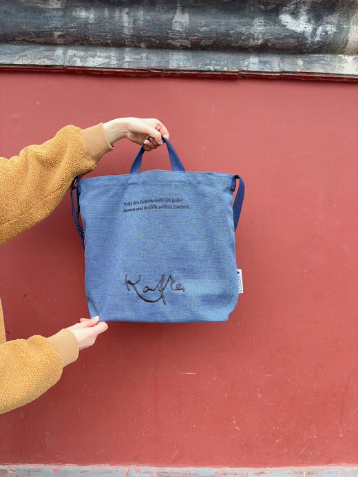 卡夫卡签名刺绣托特包 商品图4