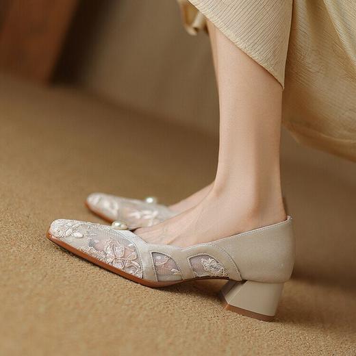 【预售5天】透气网纱珍珠单鞋，法式中跟方头百搭粗跟女鞋AJ&AJ9538 商品图0