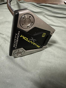 W泰勒利斯高尔夫球杆
Titleist Scotty Cameron 2022 X8推杆。
尺寸:33
最新款，冠军JT 同款，非常平衡，方向准。
原装新款握把