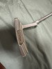 W高尔球杆
Titleist推杆 Scotty Cameron 
尺寸:34
非常平衡，方向准
喜欢条形推杆球手可选 商品缩略图1