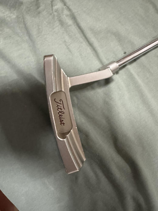 W高尔球杆
Titleist推杆 Scotty Cameron 
尺寸:34
非常平衡，方向准
喜欢条形推杆球手可选 商品图1